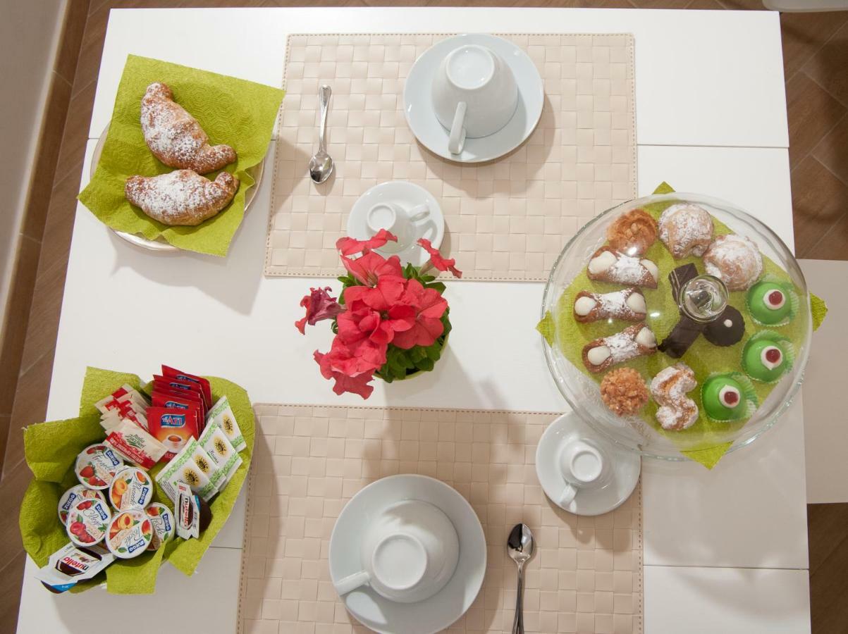 B&B Notti Sikane ปอร์โต เอมเปโดเกล ภายนอก รูปภาพ
